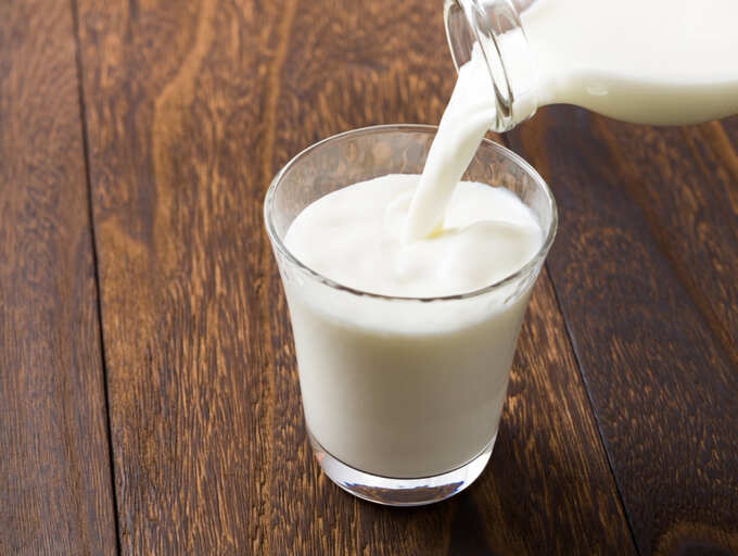 Milk has vitamin D, calcium, vitamin B2, vitamin B12, potassium and phosphorus in it. It also has some vitmain A, vitamin B1, vitmain B6, zinc and magnesium. 