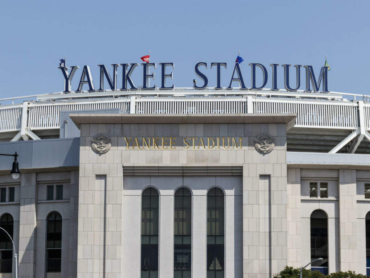 Yankee Stadium on a beautiful summer night. - Picture of New York