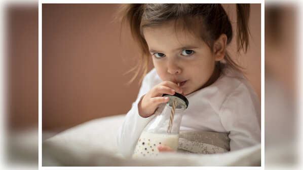 Should you drink milk before sleeping?