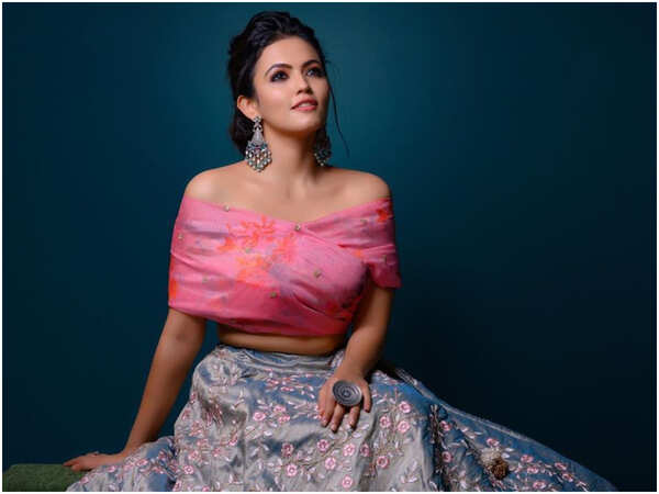 Aparna Das Wallpapers