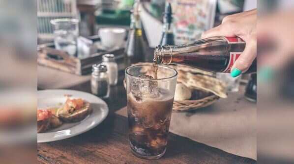 Cold drink and fizzy drinks make you eat more