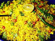 6 reasons why you should eat Poha instead of White Rice