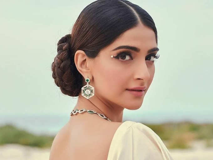 Weight loss: here is how sonam kapoor lost 35 kilos before her big debut her age and height about herd photos in 2020 