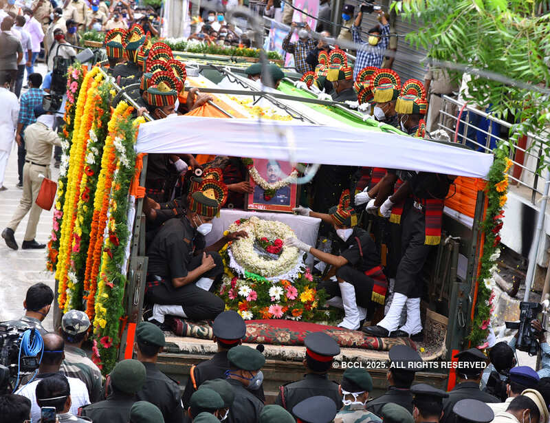 Thousands bid tearful adieu to Galwan Valley martyr Colonel Santosh Babu