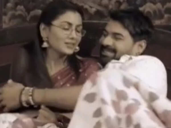 Kumkum Pictures