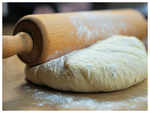 ​What traps gas bubbles in the dough?