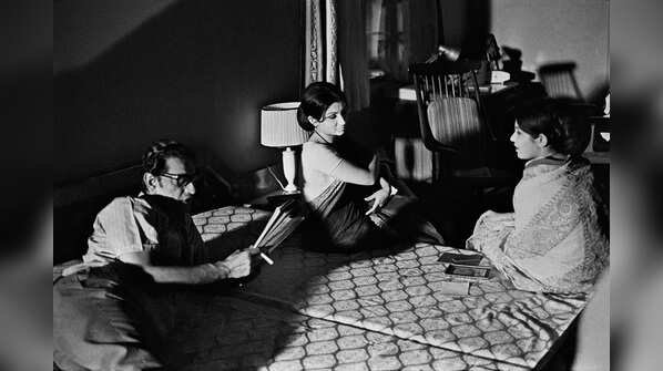 SEEMABADDHA (1971)