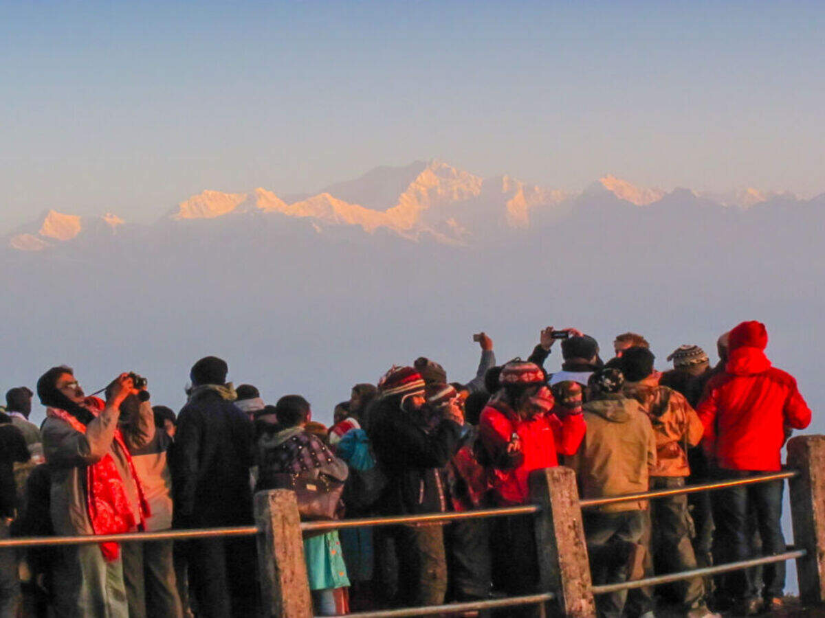 Tourism stakeholders, political parties oppose tourist tax in Darjeeling Tourism stakeholders, political parties oppose tourist tax in Darjeeling
