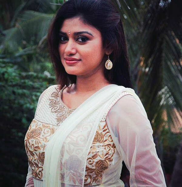 Oviya Helen
