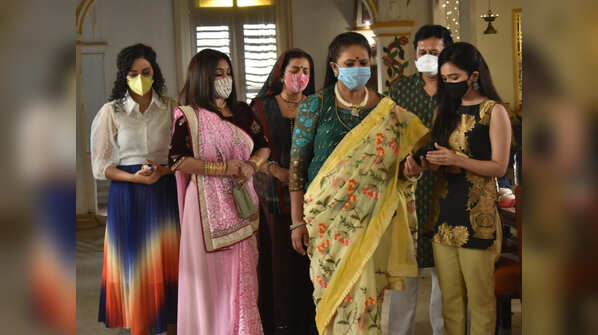 From the sets of Yeh Rishtey Hai Pyaar Ke
