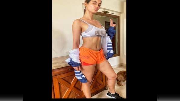Disha sets her mood right this quarantine and inspires us to be fit