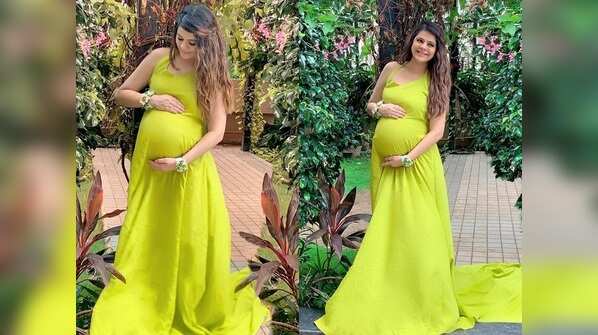 Pretty in a lemon dress