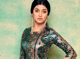 Oviya Helen is making heads turn with her captivating looks