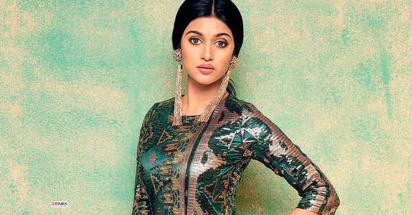 Oviya Helen