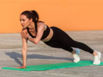 ​Plank shoulder tap