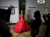 Cuban girls celebrate quinceaneras with new fashion amid pandemic