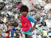 Indian scavengers put their lives in jeopardy amid coronavirus debris