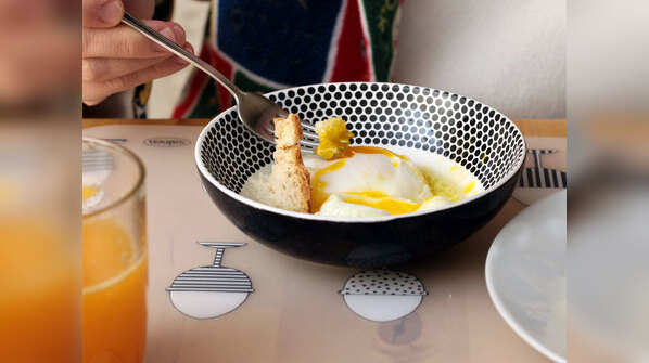 Is it healthy to eat eggs daily?
