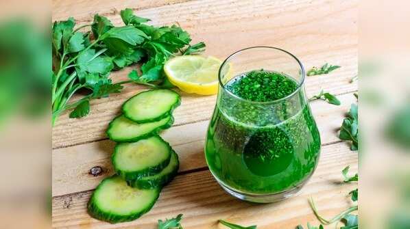 Cucumber-parsley smoothie