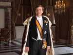 The King of Netherlands does not wear a crown