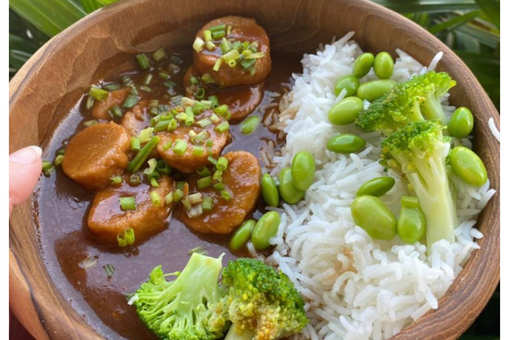 Vegan Curried Seitan with Rice, Edamame and Broccoli
