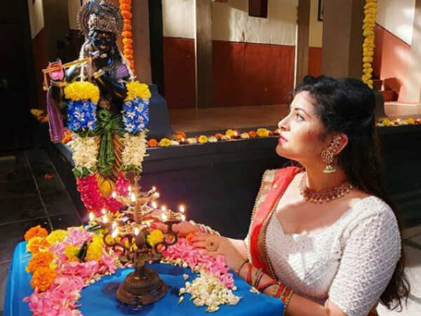 Savani Ravindra Photos