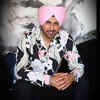 ​Wearing a pink turban, Gippy Grewal is giving major style goals in his latest picture