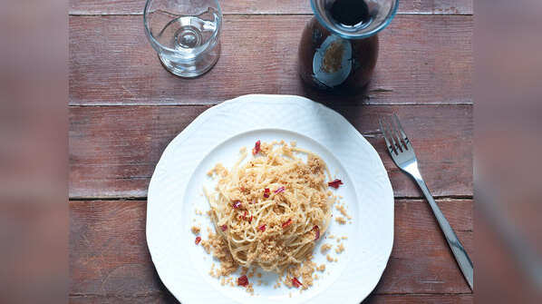 Garlic flavoured Bread Crumbs Spaghetti
