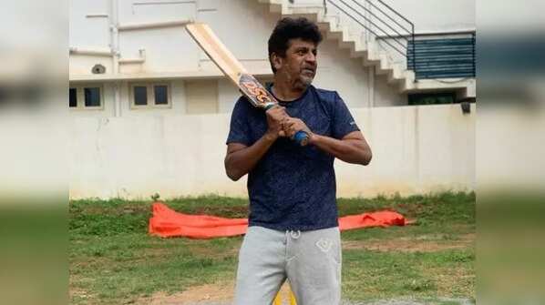 Shivarajkumar enjoys cricket
