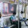 Board and deboard the Metro slowly
