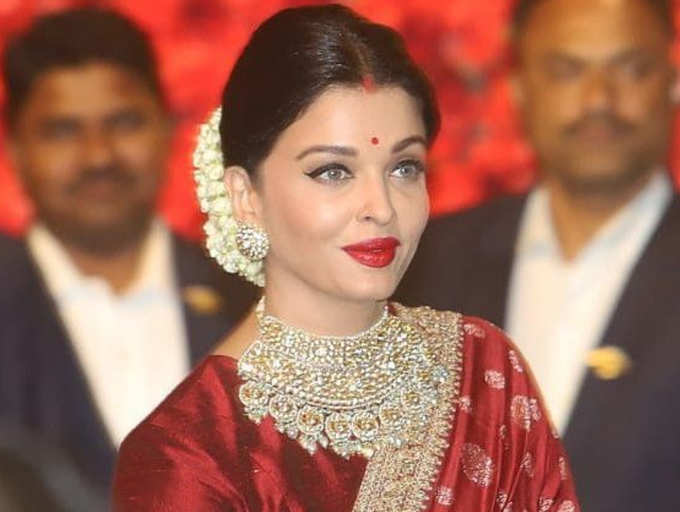 All the times Aishwarya Rai Bachchan gave us bridal goals in red saris |  The Times of India