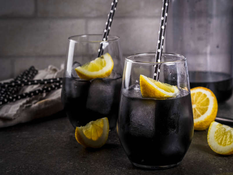 minuman halloween - black lemonade