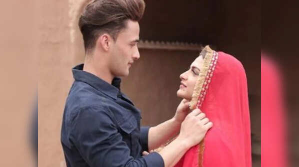 Asim Riaz' fans ask his girlfriend Himanshi Khurana to stay away from him