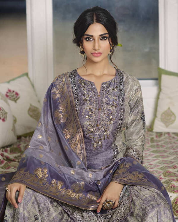 Meenakshii Pictures