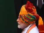 PM Modi dons 'Leheriya safa'