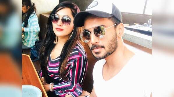 Anikha Sindya's family trip