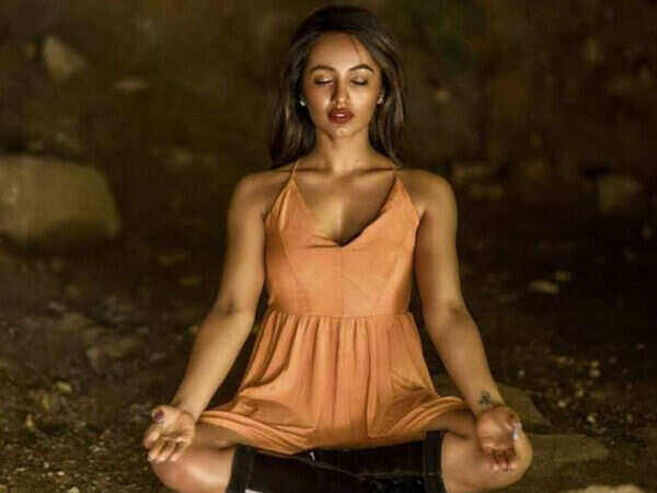 Tejaswi Madivada Wallpapers