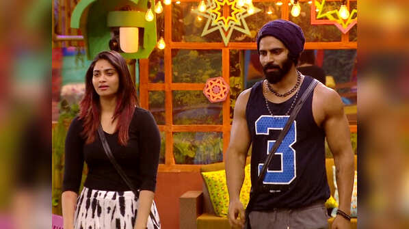 Shivani Narayanan - Balaji getting closer