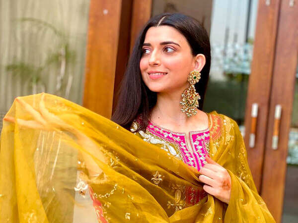 Nimrat Khaira Images