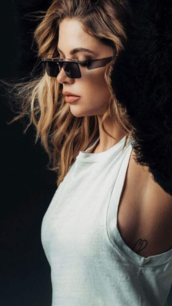 Ashley Benson Pictures