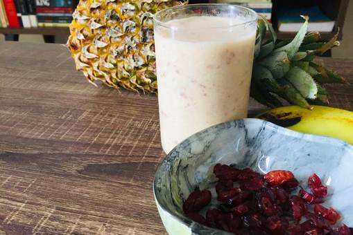 Banana Smoothie with Pineapple and Cranberry