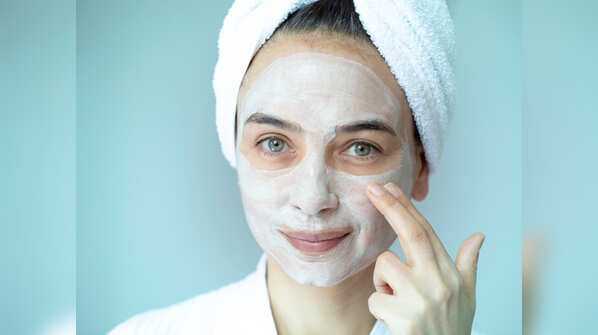 Brightening and de-puffing facial