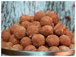 How to make healthy Gond ladoo at home