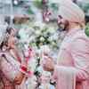 Time for exchanging the garlands
