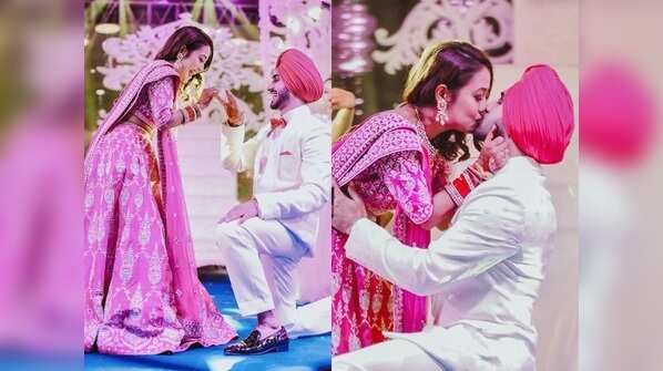 Candid photos from Neha Kakkar and Rohanpreet's wedding