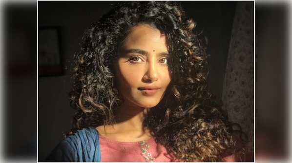 Anupama Parameswaran’s sun-kissed picture is an absolute Monday treat!