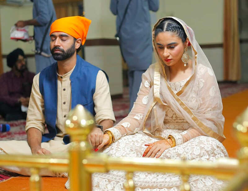 Bigg Boss 9's Priya Malik gets engaged to Karan Bakshi