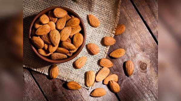 Benefits of eating almonds