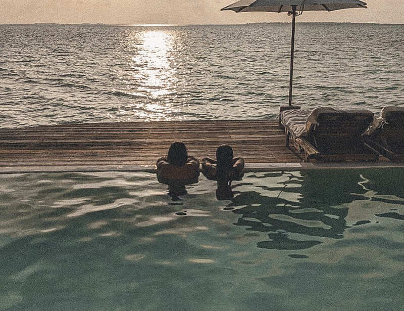 Shibani Dandekar and Farhan Akhtar share pictures from their beach vacation