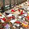 Article image for: Delhi: Puja offerings dumped on pavement of <i class="tbold">shahdara</i> flyover